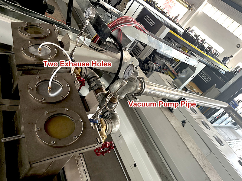 twin screws extruder exhaust cavities